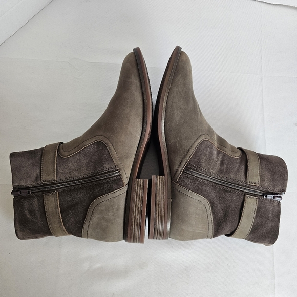 Clarks Collection Camzin Strap Ankle Boots Size 10W Taupe Leather Comfort Bootie - Picture 6 of 14